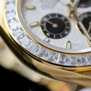 Đồng Hồ Rolex Daytona Mặt Thiên Thạch Chế Tác Bọc Vàng Thật + Đính Kim Cương Nhân Tạo Baguette 40mm (2)