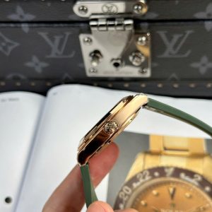 Đồng Hồ Vacheron Constantin Replica 11 Overseas 4500V Màu Xanh Lá Cây Dây Cao Su 41mm (2)