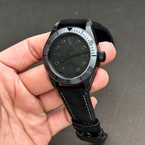 Đồng Hồ Tudor Black Bay M79210CNU Vỏ Gốm Đen Replica Cao Cấp 41mm