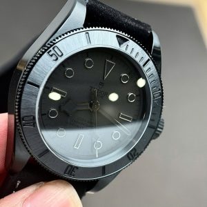 Đồng Hồ Tudor Black Bay M79210CNU Vỏ Gốm Đen Replica Cao Cấp 41mm (6)