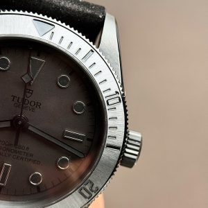 Đồng hồ Tudor Black Bay M79210CNU Vỏ Gốm Đen Replica Cao Cấp 41mm (6)