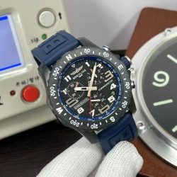 Đồng Hồ Breitling Endurance Pro Chronograph Replica 11 Máy Pin Vỏ Carbon 44mm