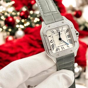 Đồng Hồ Cartier Santos Nữ Mặt Trắng Chế Tác Đính Kim Cương Moissanite Xưởng BV 35mm (2)