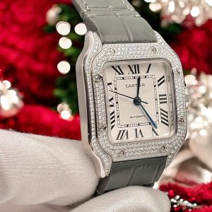 Đồng Hồ Cartier Santos Nữ Mặt Trắng Chế Tác Đính Kim Cương Moissanite Xưởng BV 35mm (2)