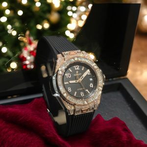 Đồng Hồ Hublot Big Bang One Click Mặt Đen Chế Tác Bọc Vàng Thật + Kim Cương Moissanite Baguette 39mm (2)
