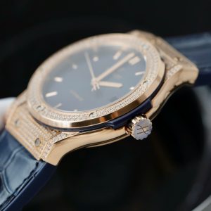 Đồng Hồ Hublot Replica Cao Cấp Classic Fusion King Gold Mặt Xanh Dương Đính Đá Xưởng HB 42mm (2)