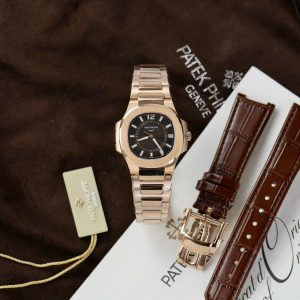 Đồng Hồ Patek Philippe Nautilus 7010 Nữ Màu Vàng Hồng Mặt Đen Fake Cao Cấp 32mm (2)