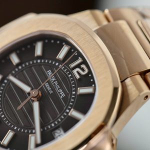 Đồng Hồ Patek Philippe Nautilus 7010 Nữ Màu Vàng Hồng Mặt Đen Fake Cao Cấp 32mm (2)