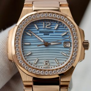 Đồng Hồ Patek Philippe Replica 11 Nautilus 7010R Nữ Mặt Xanh Trắng Dây Kim Loại Xưởng GR 32mm (2)