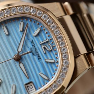 Đồng Hồ Patek Philippe Replica 11 Nautilus 7010R Nữ Mặt Xanh Trắng Dây Kim Loại Xưởng GR 32mm (2)