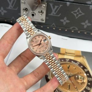 Đồng Hồ Rolex DateJust Chế Tác Nữ Mặt Hồng Viền Đính Đá Nhà Máy THB 31mm (1)