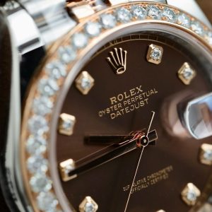 Đồng Hồ Rolex DateJust Nam Mặt Chocolate Replica 11 Viền Đính Kim Cương Moissanite Xưởng Clean 41mm (2)
