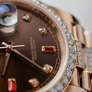 Đồng Hồ Rolex Day-Date Mặt Số Chocolate Chế Tác Bọc Vàng Thật + Đính Kim Cương Moissanite 36mm (2)