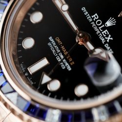 Đồng Hồ Rolex GMT-Master II 126755 SARU Rep 11 Bọc Vàng Độ Moissanite Sapphire 41mm (2)