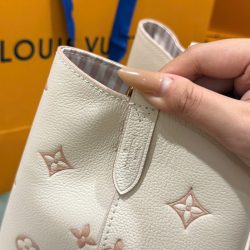 Túi Xách Louis Vuitton LV NeoNoe Like Auth Màu Trắng Sữa 25cm (2)