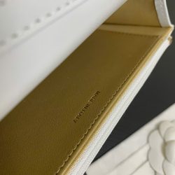 Túi Xách Nữ Chanel Woc Siêu Cấp Màu Trắng Khoá Vàng 19cm (2)