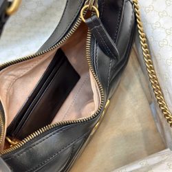 Túi Xách Nữ Gucci Marmont Siêu Cấp Màu Đen Khoá Vàng 21x13cm (2)