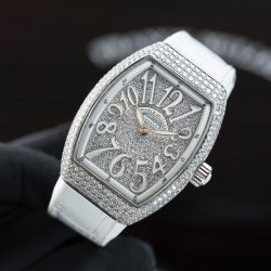 Đồng Hồ Frack Muller V32 Màu Trắng Chế Tác Đính Full Kim Cương Nhân Tạo 36mm (2)