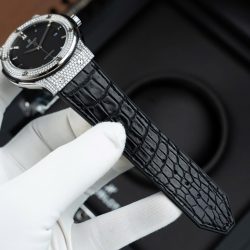 Đồng Hồ Hublot Classic Fusion Mặt Đen Chế Tác Vỏ Đính Full Kim Cương Thiên Nhiên 42mm (2)