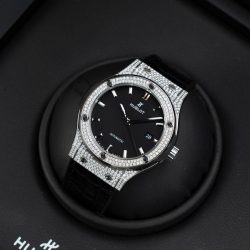 Đồng Hồ Hublot Classic Fusion Mặt Đen Chế Tác Vỏ Đính Full Kim Cương Thiên Nhiên 42mm (2)