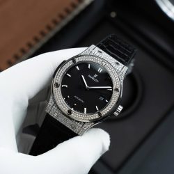 Đồng Hồ Hublot Classic Fusion Mặt Đen Chế Tác Vỏ Đính Full Kim Cương Thiên Nhiên 42mm (2)