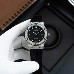 Đồng Hồ Hublot Classic Fusion Mặt Đen Chế Tác Vỏ Đính Full Kim Cương Thiên Nhiên 42mm (2)