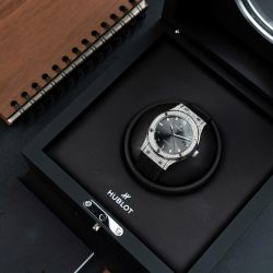 Đồng Hồ Hublot Classic Fusion Mặt Xám Chế Tác Vỏ Đính Full Kim Cương Thiên Nhiên 42mm (2)