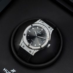 Đồng Hồ Hublot Classic Fusion Mặt Xám Chế Tác Vỏ Đính Full Kim Cương Thiên Nhiên 42mm (2)