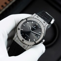 Đồng Hồ Hublot Classic Fusion Mặt Xám Chế Tác Vỏ Đính Full Kim Cương Thiên Nhiên 42mm (2)