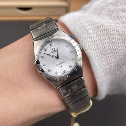 Đồng Hồ Omega Constellation Replica 11 Mặt Số Xà Cừ Đính Đá Máy Cơ Automatic 28mm (1)