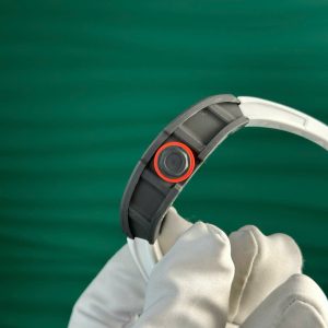 Đồng Hồ Richard Mille RM055 Vỏ Carbon NTPT Chế Tác Màu Trắng Nhà Máy ZF 49.9×42 (2)