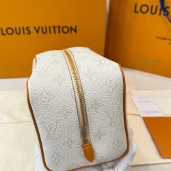 Túi Cầm Tay Louis Vuitton LV Locker Dopp Kit Like Auth Màu Trắng Họa Tiết Monogram 24x13x12cm (2)