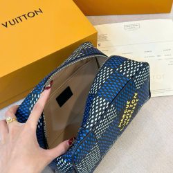 Túi Clutch Louis Vuitton LV Locker Dopp Kit Màu Xanh Trắng Siêu Cấp 23x16cm (2)