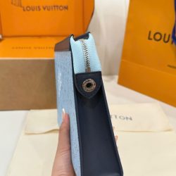 Túi Clutch Louis Vuitton Like Auth Họa Tiết Monogram Màu Xanh Dương 26cm (2)