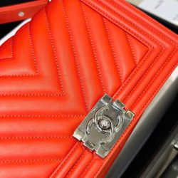 Túi Xách Chanel Boy Siêu Cấp Nữ Màu Đỏ Khóa Trắng 25cm (2)