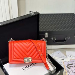 Túi Xách Chanel Boy Siêu Cấp Nữ Màu Đỏ Khóa Trắng 25cm (2)