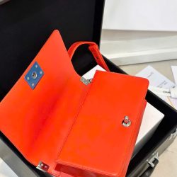 Túi Xách Chanel Boy Siêu Cấp Nữ Màu Đỏ Khóa Trắng 25cm (2)