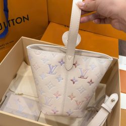 Túi Xách Louis Vuitton All In BB Siêu Cấp Da Bò Màu Kem Họa Tiết Dập Nổi 16x18x12cm (2)