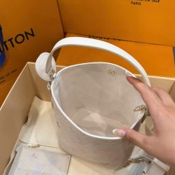 Túi Xách Louis Vuitton All In BB Siêu Cấp Da Bò Màu Kem Họa Tiết Dập Nổi 16x18x12cm (2)