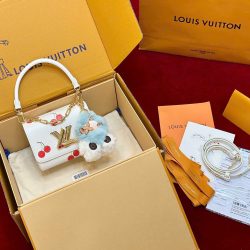 Túi Xách Louis Vuitton LV Twist Siêu Cấp Màu Trắng Họa Tiết Quả Cherry 19cm (2)