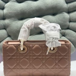 Túi Xách Nữ Dior Lady D-Joy Siêu Cấp Màu Hồng Nhạt Khóa Vàng 22cm (2)
