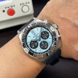 Đồng Hồ Breitling Super Chronomat B01 Mặt Xanh Băng Replica Cao Cấp Nhất