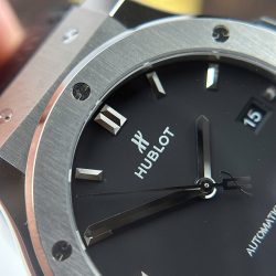 Đồng Hồ Hublot Classic Fusion Rep 11 Màu Đen Trọng Lượng 84 Gram Siêu Nhẹ Xưởng JJZ 42mm (3)