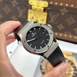 Đồng Hồ Hublot Classic Fusion Rep 11 Màu Đen Trọng Lượng 84 Gram Siêu Nhẹ Xưởng JJZ 42mm (2)