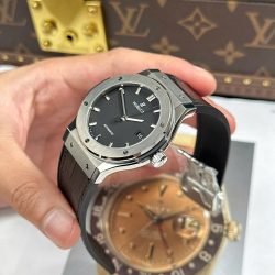 Đồng Hồ Hublot Classic Fusion Rep 11 Màu Đen Trọng Lượng 84 Gram Siêu Nhẹ Xưởng JJZ 42mm (2)