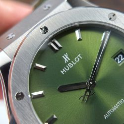 Đồng Hồ Hublot Classic Fusion Replica 11 Màu Xanh Lá Cây Trọng Lượng 84 Gram Siêu Nhẹ Xưởng JJZ 42mm (2)