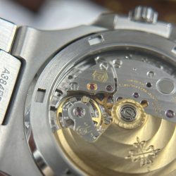 Đồng Hồ Patek Philippe Nautilus 5711 Rep Cao Cấp Mặt Xanh Lá Cây Máy Khắc Nhà Máy BBF 40mm (2)