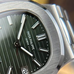 Đồng Hồ Patek Philippe Nautilus 5711 Rep Cao Cấp Mặt Xanh Lá Cây Máy Khắc Nhà Máy BBF 40mm (2)