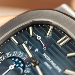 Đồng Hồ Patek Philippe Nautilus 5712 Rep 1 1 Mặt Xanh Blue Dây Da Máy Khắc Xưởng PPF 40mm (2)