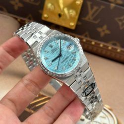 Đồng Hồ Rolex Land-Dweller 127236 Rep 11 Mặt Xanh Băng Họa Tiết Tổ Ong Đính Đá Baguette 36mm (3)